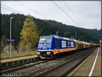 Raildox 185 409 befördert einen Ganzzug mit Wagen des Stickstoffwerks Piesteritz über den Frankenwald Richtung Süden am 11.11.2014 in Förtschendorf