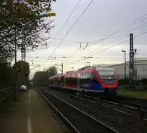 Ein Nachschuss von der Euregiobahn (RB20) aus Langerwehe-Stolberg-Altstadt nach Heerlen(NL) aus Richtung Aachen-West,Laurensberg,Richterich und hilt in Kohlscheid und fährt in Richtung Herzogenrath. 
Bei Sonne und Regenwolken am Morgen vom 11.11.2014.