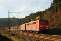 151 109-6 DB Schenker schiebt einen G�terzug �ber die Frankenwaldrampe bei Steinbach am 12.11.2014.