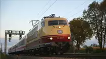 103 245-7 im allerletzden Sonnenuntergang Licht,kurz vor der Sommerzeit Ende,am 
24 Oktober 2014 kurz vor Mering in einer Rechtskurve aufgenommen.Die 245er ist unterwegs nach Augsburg-Ulm und zurück nach münchen,...an einem Freitag.