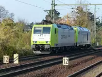 Captrain 185 532 und 185 117 fahren am 14.11.2014 durch Dresden-Strehlen.