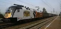 Der 100. Todestag von Kaiser Franz Joseph von Österreich steht 2016 an. Hier ist die neue 182 523-1 von Cargo Serv mit einem Schrottzug nach Ungarn durch Böheimkirchen unterwegs. 14.11.2014