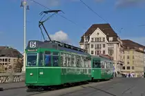 Be 4/4 464 zusammen mit dem B 1477 S auf der Linie 15 überqueren die Mittlere Rheinbrücke. Die Aufnahme stammt vom 06.11.2014.