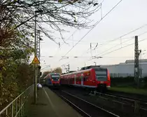 Die Euregiobahn (RB20) kommt aus Heerlen(NL)-Stolberg-Altstadt-Düren und kommt die Kohlscheider-Rampe hoch aus Richtung Herzogenrath und hält in Kohlscheid und fährt in Richtung Richterich,Laurensberg,Aachen-West. 
Bei schönem Herbstwetter am Morgen vom 14.11.2014.