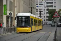 Bombardier Flexity Berlin (Nummer 9009) auf der Linie M4 zwischen Alexanderplatz und Otto-Braun-Straße. Aufgenommen am 21.08.2014.