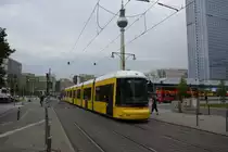 Bombardier Flexity Berlin (Nummer 9007) auf der Linie M4 zwischen Alexanderplatz und Otto-Braun-Straße. Aufgenommen am 21.08.2014.