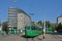Be 4/4 463 zusammen mit einem B4 auf der Linie 15 warten an der provisorischen Haltestelle am Aeschenplatz. Die Aufnahme stammt vom 26.09.2014.
