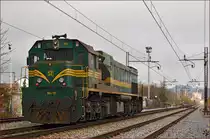 SŽ 664-113 fährt als Lokzug durch Maribor-Tabor Richtung Maribor HBF. /17.11.2014