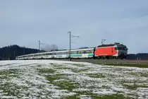 Re 446 015-0 rollt am 09.11.2014 mit dem VAE 2419 von Altmatt Richtung Biberbrugg.
