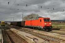 Die 185 269-8 der DB ist am 19.11.2014 durch Kirchstetten unterwegs. Mit einem gemischten Güterzug geht es nach Wien.