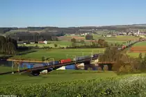 185 525 mit Containerzug am 14.10.2014 bei Rotkreuz.