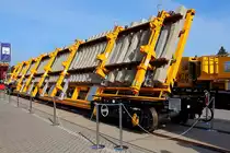 Der Aussteller Kirow präsentiert auf der InnoTrans am 28.09.2014 in Berlin einen Weichentransportwagen –Switch Tilter.
Der Switch Tilter ist der perfekte Transporter für den modularen Weichenwechsel. Er steht für Tempo, Präzision und Reibungslosigkeit im Eisenbahnalltag.


