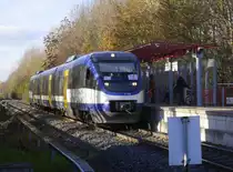 VT 729 (643 119 ex NOB) im Dienst der Regiobahn im Hp Kaarst Mitte / Holzbüttgen (24.11.14). Eigentlich sollte in diesem Umlauf eine 643.2-Doppeltraktion unterwegs sein.