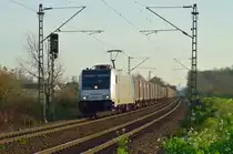 Mit dem Northeimer am Haken kommt die 185 696-2 Marie Chanthou kurze Zeit nach der Jolina als Gegenzug bei Tilmeshof gen Krefeld vorbei gefahren. Sonntag 23.11.2014