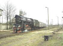 Hier ist ein Personenzug mit einer Ol 49 im Raum Wolsztyn(Wollstein) im unterwegs.M�rz 1991(Archiv P.Walter)