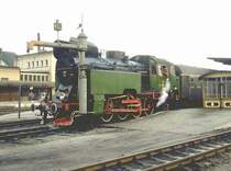 M�rz 1991,ein Personenzug nach Poznan(Posen)mit TKt 48-143 im Bahnhof Wolsztyn(Archiv P.Walter)