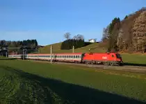 1016 003 mit EC 111 am 24.12.2013 bei Axdorf. 
