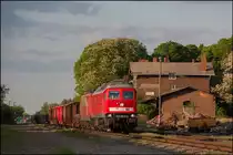 Am 03.05.2014 gab es auf der Zeitzer Schiene etwas Umleiterverkehr. 232 255 im letzten Licht kurz vor Zeitz. 