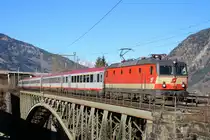 Am 23.11.2014 war die 1144.117 gehalten im Schachbrettdesign mit der Aufgabe den OIC 690 von Salzburg nach Villach zu bringen betraut.