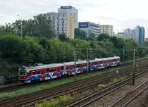 Privatbahnen in Polen: WKD S-Bahn mit EN 94-33a bei Warschau am 14. August 2014.  
Foto: Walter Ruetsch