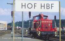 Es war einmal: Im Sommer 1987 war die Museumslok, die in 1985 an den Nürnberger Paraden teilgenommen hatte, an das Bw Hof verliehen. Eines der Fotos die ich machen konnte, sehen wir hier. Abschied von Hof, die Ausfahrt steht, es geht zurück nach Nürnberg. Dias Nr. 32L12 - Abdruckerlaubnis bei mir. 
Das ist ein abfotografierter Abzug, das Dia ist natürlich besser.....