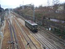 hier ist eine 142 zu sehen die durch den dresdner hauptbahnhof f�hrt gesehen am 18.01.2007