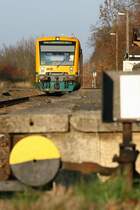 In Hagenow Stadt steht die R3 der ODEG nach Neustrelitz zur Abfahrt bereit. 12/2006