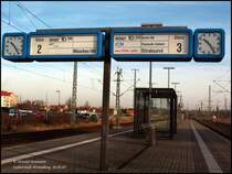 Diese Zielanzeiger hatten am 15.01.07 einige Probleme mit den Zuggattungen: Nach M�nchen fuhren hier 2 ICE (links), nach Stralsund ein IC.