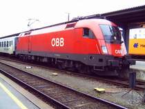 Der Taurus 1116 098 der �BB in Salzburg Hbf am 13.04.2006