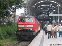 218 499-2 steht am 3.10.2006 mit einer RB nach Flensburg in Kiel zur Abfahrt bereit.
