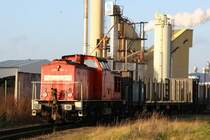 298 080 Rangiereinheit kurz vor Wismar-Seehafen. 12/2006