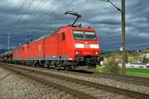 BR 185 144-3 der DB mit Schwesterlok und vielen, vielen neuen Ford Fiesta unterwegs im schweizer Kanton Aargau, genauer im Fricktal, am 20.1.2007. Die Sonne kam nur wenige Augenblicke zum Vorschein und das war ein kleiner Gl�cksfall f�r mich. 