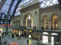 Dresden-Hauptbahnhof, Empfangsgeb�ude an der Seite der Kopfbahnsteige, Blick in Richtung Nordhalle - 18.11.2006
