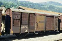 RhB - Gbk-v 5565 am 16.05.1994 in Tiefencastel - Gedeckter G�terwagen 2-achsig mit 1 offenen Plattform - Baujahr 1913 - Reich - Gewicht 7,74t - Zuladung 12,50t - L�P 8,49m - zul�ssige Geschwindigkeit 75 km/h - �2=27.05.1988 - Lebenslauf: ex K1 5565 - 1969 Gbk-v 5565 - 06/2002 Abbruch - Hinweis: gescanntes Dia
