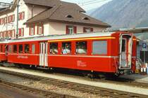 RhB - AB 1517 am 30.09.1990 in Pontresina - 1./2. Klasse Personenwagen - Leichtstahl Mitteleinstiegswagen - �bernahme 10.12.1956 - SIG - Fahrzeuggewicht 18,00t - Sitzpl�tze 23/30 - L�P 18,22m - zul�ssige Geschwindigkeit 90 km/h - �2=23.02.1990 - Logo RhB in rh�toromanisch. Lebenslauf: ex AB4� 1517 - 1964 AB 1517 - 11/1991 Umbau zu Pendelzugwagen - 12/2003 Abbruch - Hinweis: gescanntes Dia
