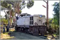 Erfolgreiche zweite Jungfernfahrt nach zwei Jahren Stillstand. Die 1957 von Krupp gebaute DH 27 bewegt sich aus dem Dieselshop in Asmara. (04.12.2014)