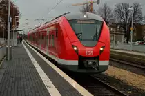 1440 818-1 als S5/S8 in Korschenbroich auf dem Weg nach Mönchengladbach Hbf. 19.12.2014