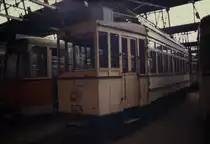 Oldtimer Triebwagen 5274 in der Fahrzeughalle in Ostberlin, Niederschönhausen,
am 8.5.1989.