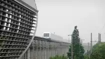 Abfahrt eines Transrapid von Shanghai nach Pudong, 14.07.10

Damals von einer Fußgängerbrücke aus aufgenommen, liegt der Aufnahmeort jetzt inmitten einer weiteren Bahnhofshalle...