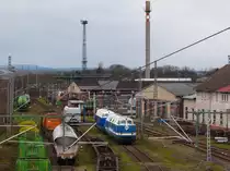Blick ins ehemalige BW Nordhausen mit den zwei abgestellten ehemaligen V180 der Infra Leuna. Die hintere Lok hat schon das Logo des neuen Eigentümers der ITB. 20.12.2014