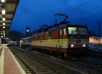 371 015-9 steht am 20.12.14 in Dresden Hbf.