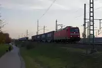 185 047-8 wurde am 24.11.14 mit einem Containerzug zum Rbf München-Nord in München-Obermenzing fotografiert.