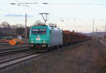 185 634-3 für HLG mit beladenem Holzzug in Richtung Bebra. Am Zugschluss lief noch eine MAK G1700 der Northrail mit. Aufgenommen am 12.01.2014 in Eichenberg.