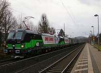 Glänzend neu: ELL 193 219 und 193 218 für OHE Cargo mit Containerzug in Fahrtrichtung Norden. Aufgenommen in Wehretal-Reichensachsen am 21.12.2014.