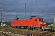 DB Lok 152 068-3 durchfährt den Badischen Bahnhof. Die Aufnahme stammt vom 20.12.2014.