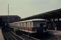 Ostberliner S-Bahn 277313 am 8.5.1989 im Bahnhof Warschauer Straße.