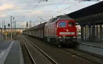 232 255 brachte am 16.12.14 den Leerkohlezug von Dessau zur Beladung nach Profen. Hier passiert sie auf ihrem Weg Richtung Leipzig Bitterfeld.