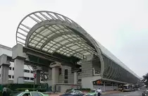 Endstation der Transrapid-Strecke von Pudong nach Shanghai. Panorama-Aufnahme, 14.07.10 
Diese Aufnahme ist so heute nicht mehr möglich, da eine weitere Bahnhofshalle direkt nebendran gebaut wurde.