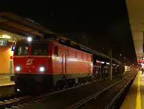 1144.040 wartet mit dem  G 44527 in  Linz Hbf am 7.11.14 auf die weiterfahrt nach Wels Vbf 