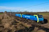 Im schönen Sonnenlicht konnte am frühen Nachmittag des 19.12.2014 der PKP Cargo Containerzug zwischen Himberg und Gramatneusieldl fotografisch festgehalten werden.